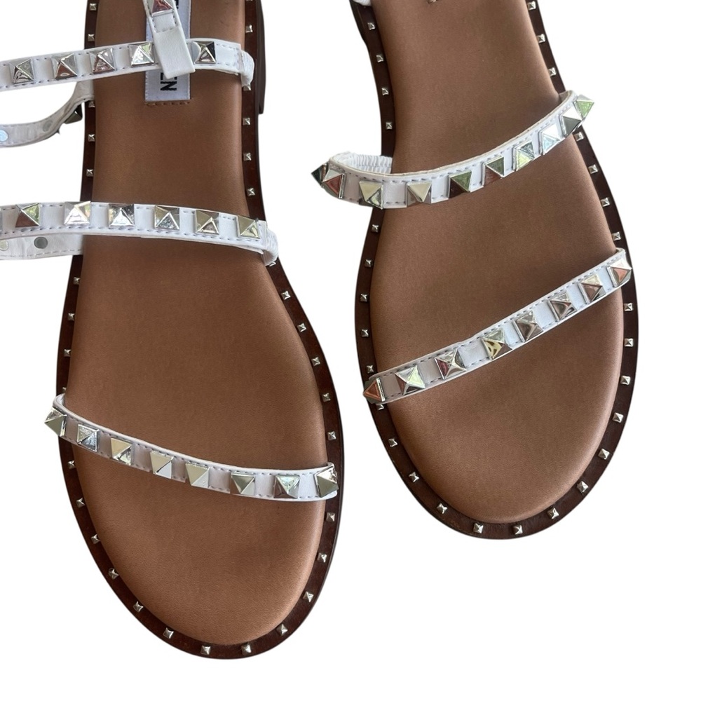 Steve Madden Women 9.5 White Silver Pyramid Studs Embellish Straps Travel Sandal - Picture 5 of 12